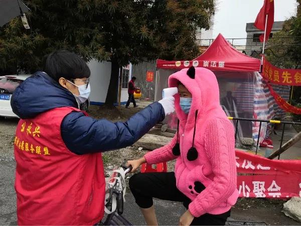 黄芷妍同学参与抗疫